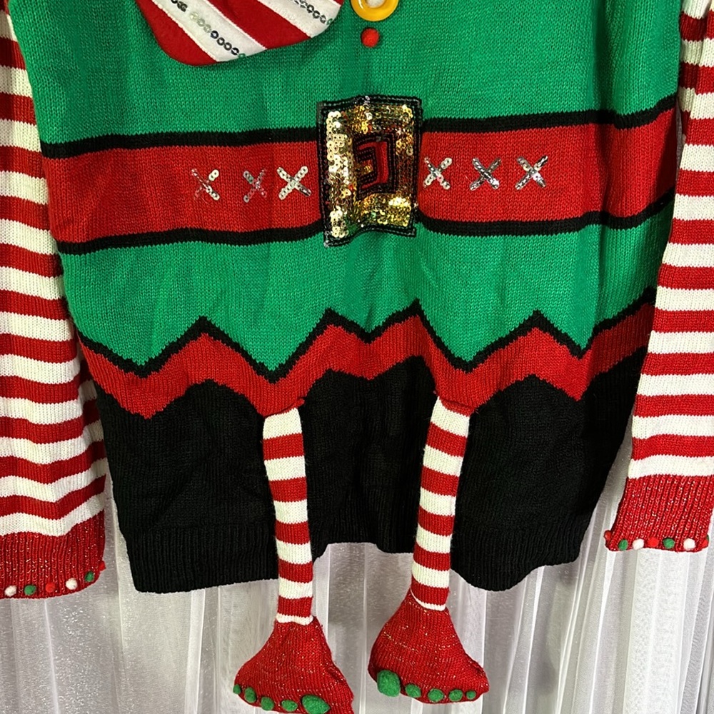 Very detailed Christmas sweater! - Picture 5 of 8